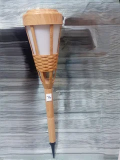 چراغ خورشیدی باغچه ای مشعل طرح چوب